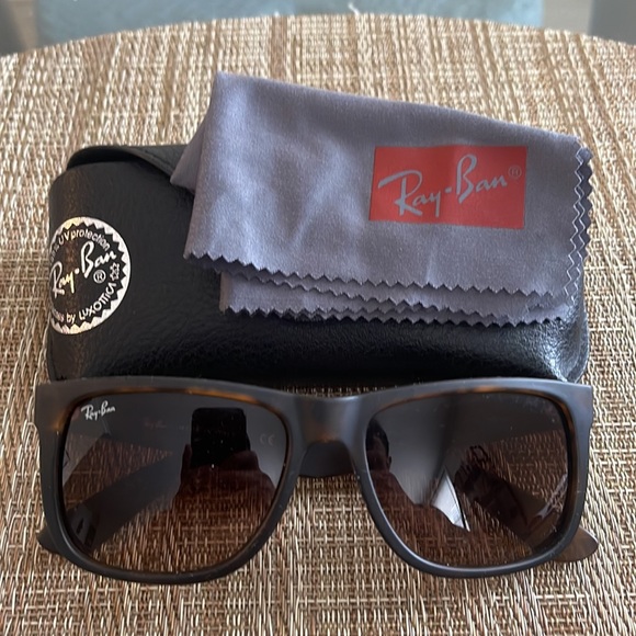 Ray-Ban Unisex Sunglasses RB4165 Justin Classic with Case - Picture 4 of 7